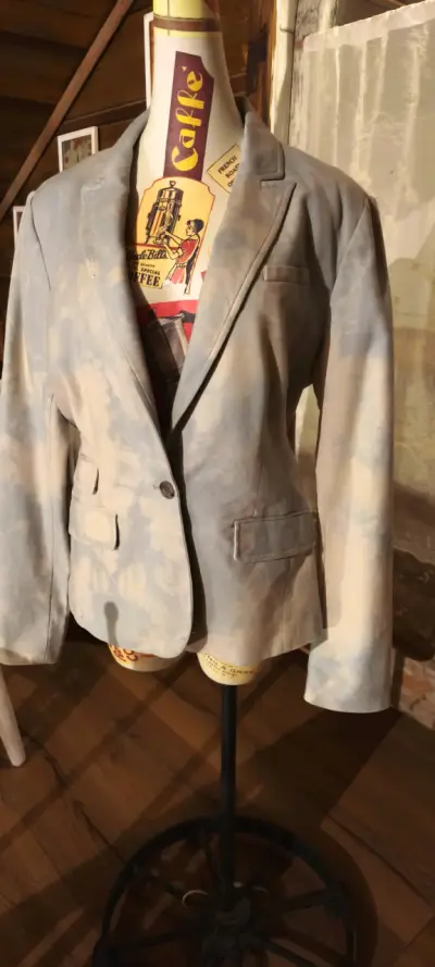 Blazer de mujer estilo tie-dye en tonos claros - miniatura 1