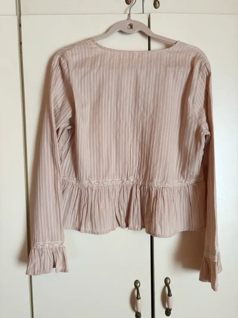 Blusa de rayas beige con encaje - 2