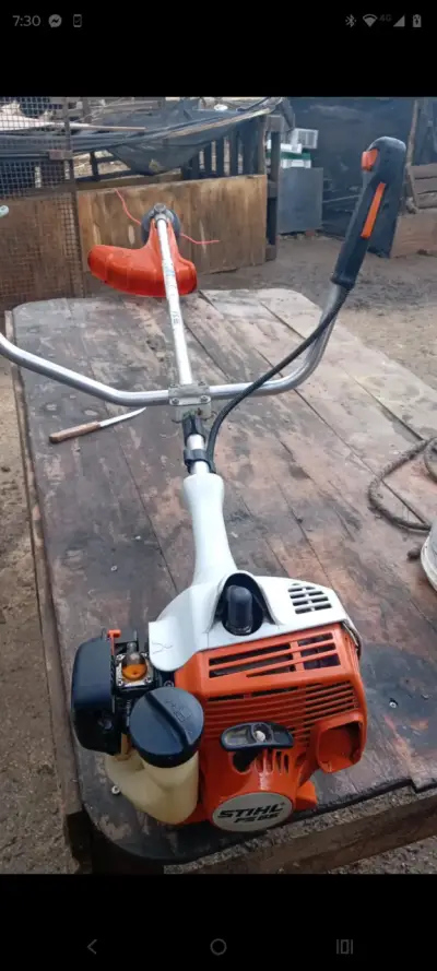 Desbrozadora a gasolina Stihl FS 55 en buen estado - miniatura 4