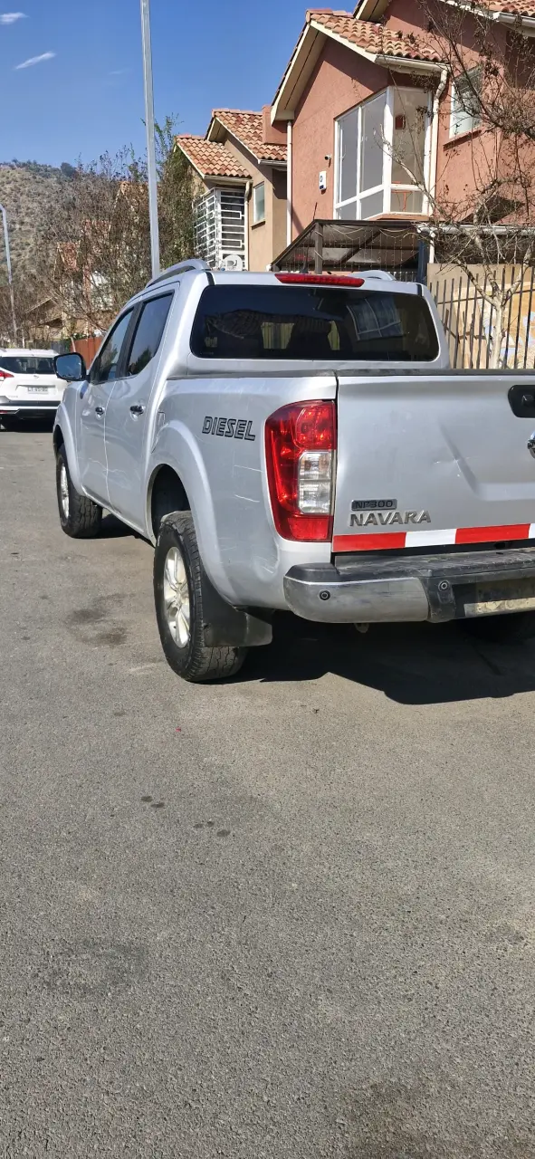 Camioneta Nissan Navara LE 4x4 Diesel - 2