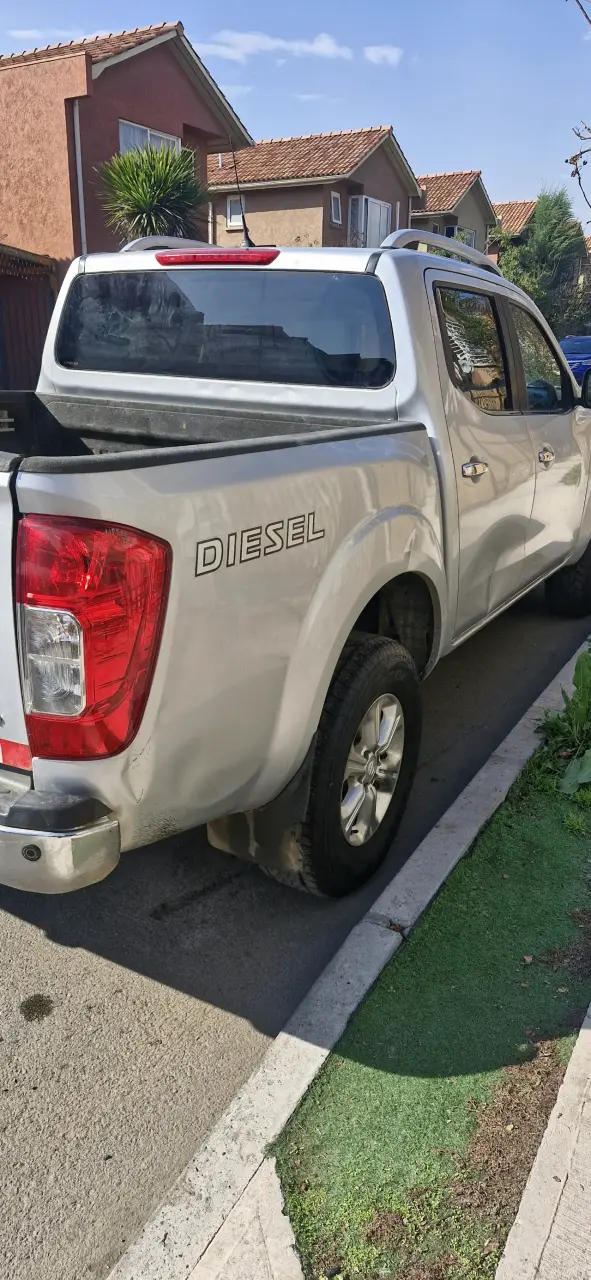 Camioneta Nissan Navara LE 4x4 Diesel - 4