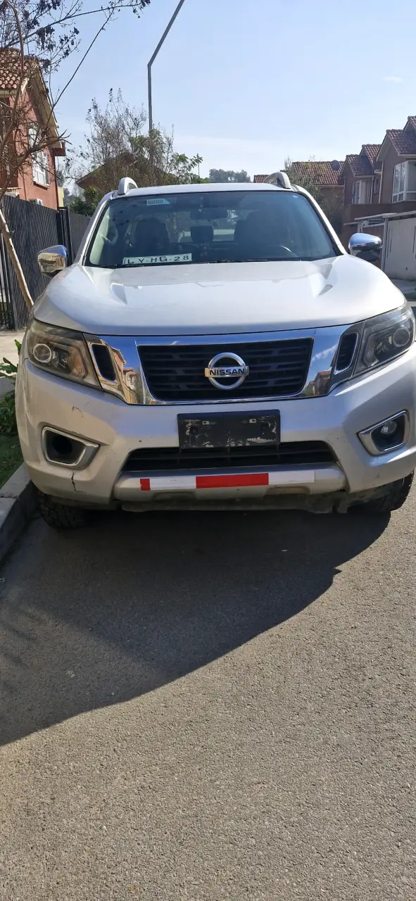 Camioneta Nissan Navara LE 4x4 Diesel - 1