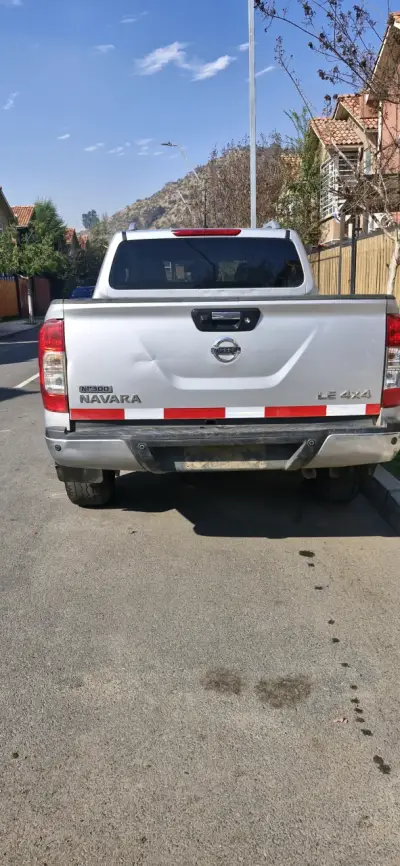 Camioneta Nissan Navara LE 4x4 Diesel - miniatura 3