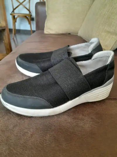 Zapatillas deportivas negras para mujer - miniatura 1