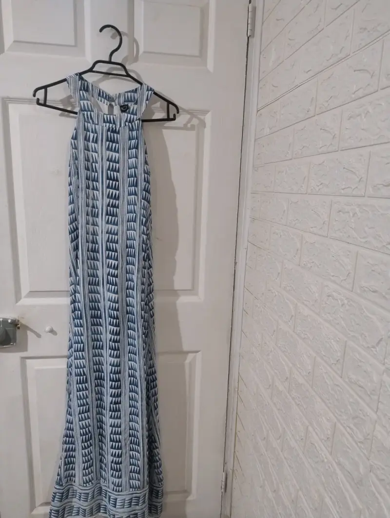 Vestido largo estampado azul y blanco