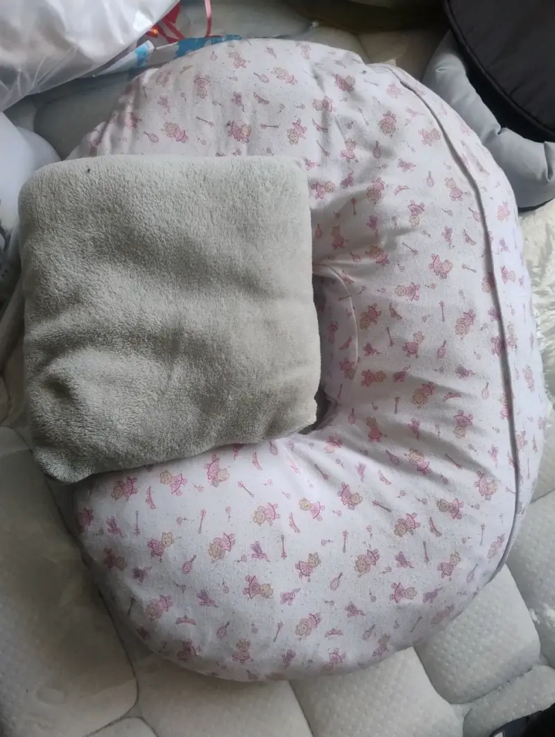 Cojín de lactancia con funda estampada