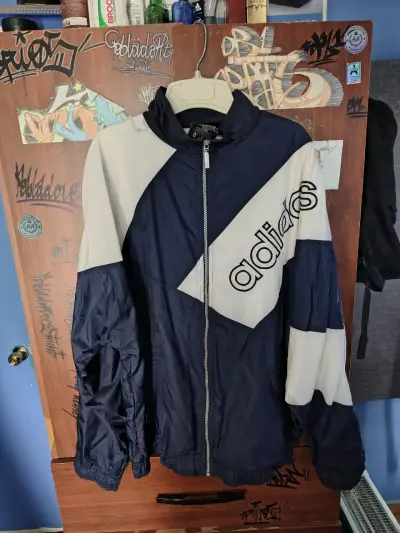 Chaqueta cortaviento Adidas azul y blanca - miniatura 1