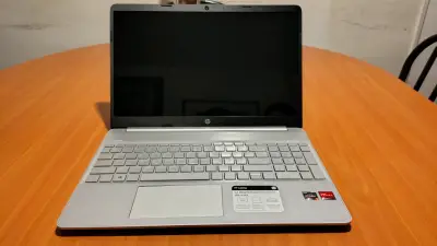 Notebook HP AMD Ryzen 5 - miniatura 1