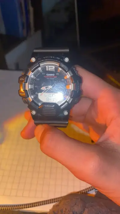 Reloj Casio resistente al agua con cronómetro - miniatura 1