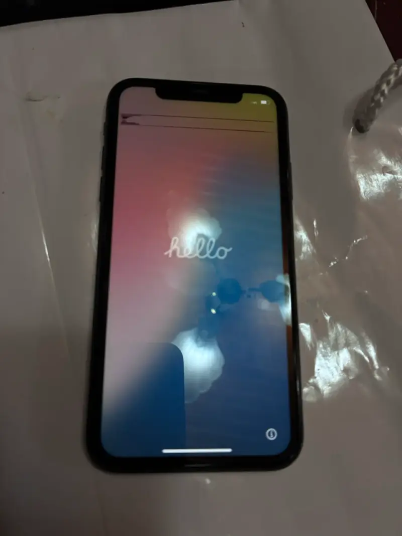 iPhone 11 con pantalla dañada - 4