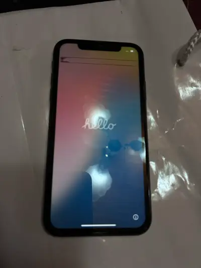 iPhone 11 con pantalla dañada - miniatura 4