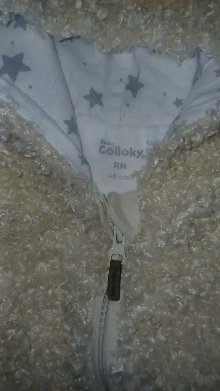 Enterito de bebé con botitas de peluche beige - 4
