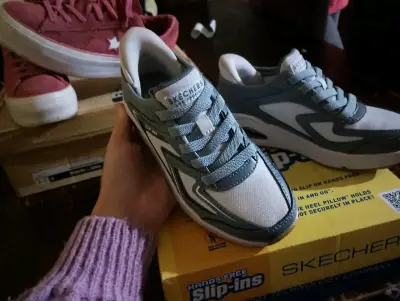 Zapatillas deportivas Skechers Slip-Ins gris y blanco - miniatura 3