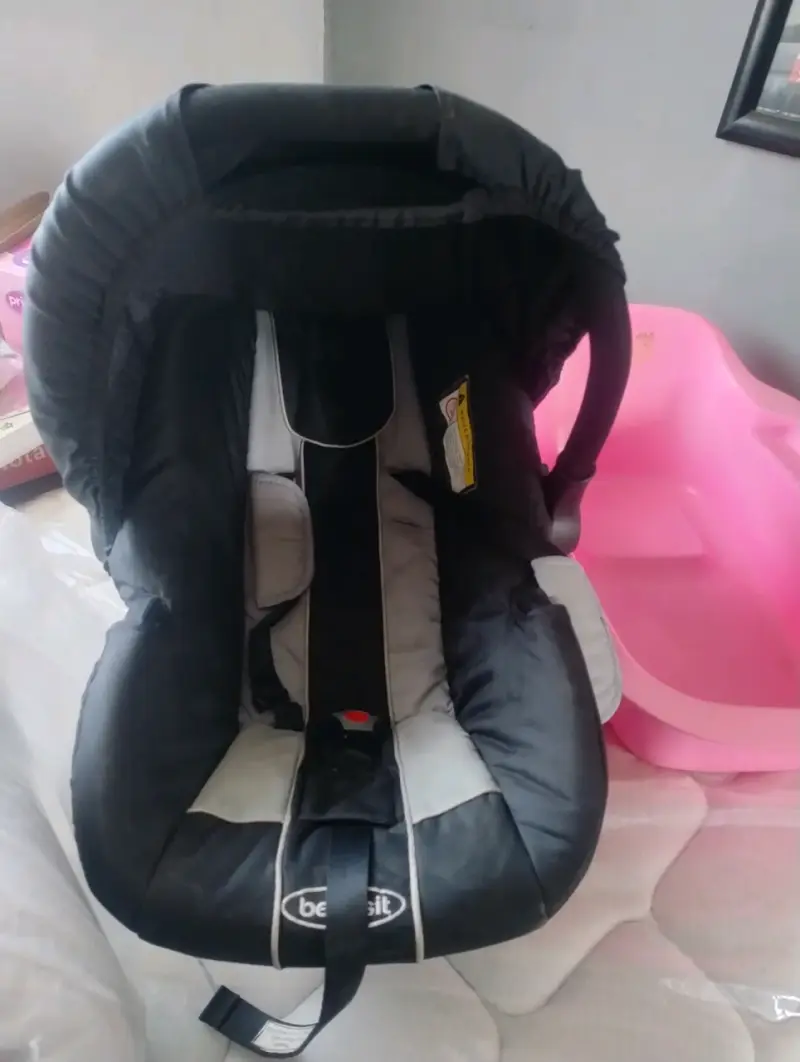 Silla de Auto Bebesit Negra para Bebé