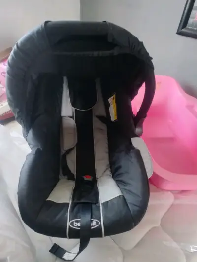Silla de Auto Bebesit Negra para Bebé - miniatura 1