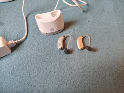 Audífonos Signia con cargador inalámbrico - miniatura 1