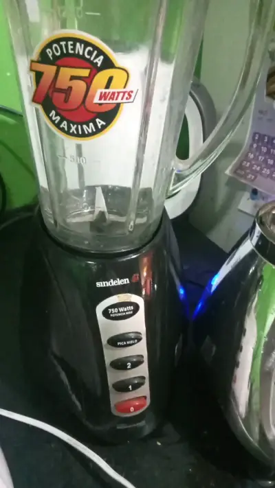 Licuadora Ursus Trotter 750W con Vaso de Vidrio - miniatura 3