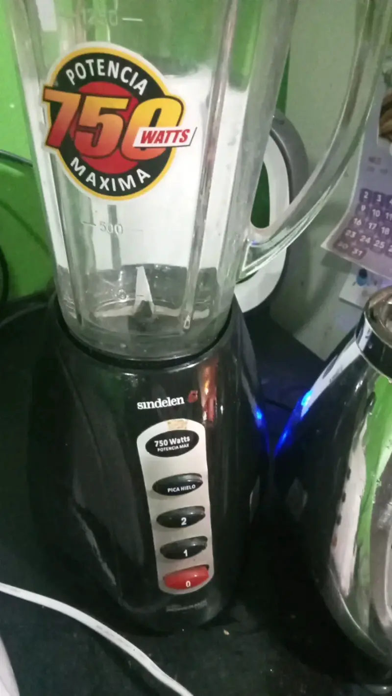 Licuadora Ursus Trotter 750W con Vaso de Vidrio - 3