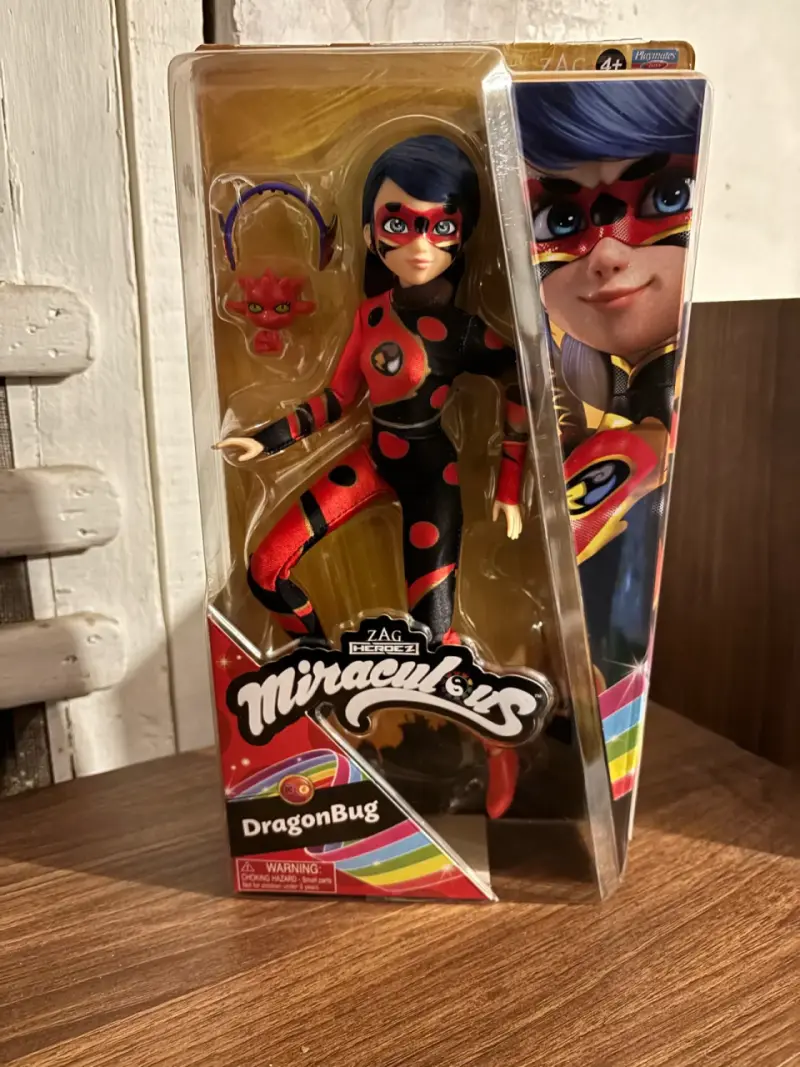 Muñeca Miraculous DragonBug con Accesorios