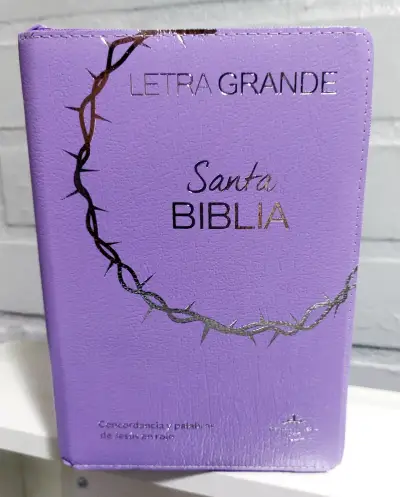 Biblia Letra Grande Morada con Cierre - miniatura 1