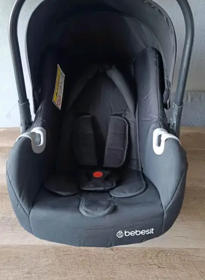 Silla de Auto Bebesit Negra para Bebé - miniatura 2
