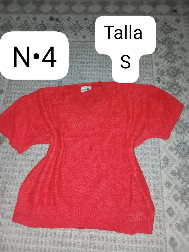 Lote de sweaters y poleras en varios colores - 4