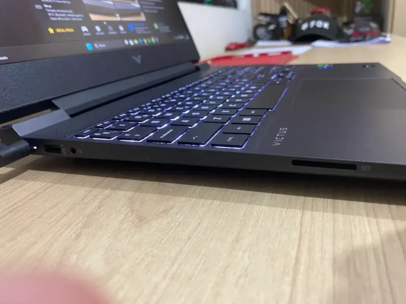 Laptop HP Victus con Intel Core i5 y NVIDIA - 4