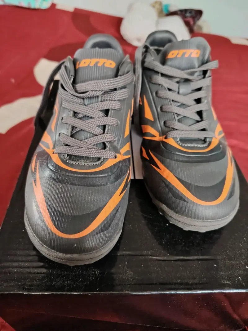 Zapatillas deportivas Lotto negras y naranjas - 2