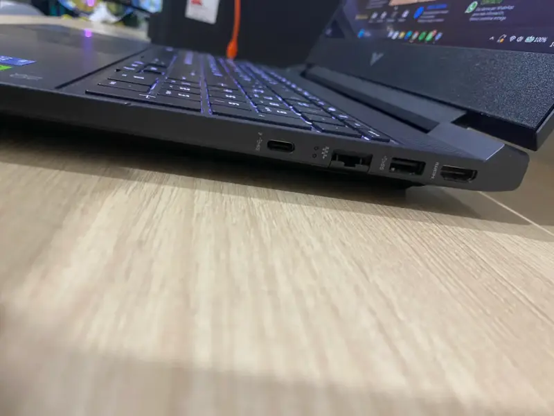 Laptop HP Victus con Intel Core i5 y NVIDIA - 3