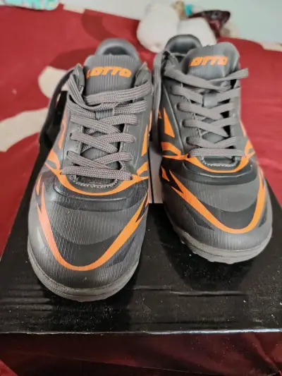 Zapatillas deportivas Lotto negras y naranjas - miniatura 2