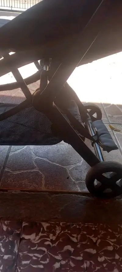 Coche de paseo plegable para bebé - miniatura 1