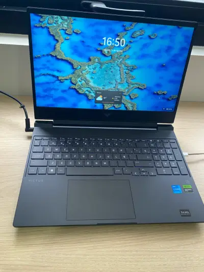 Laptop HP Victus con Intel Core i5 y NVIDIA - miniatura 1