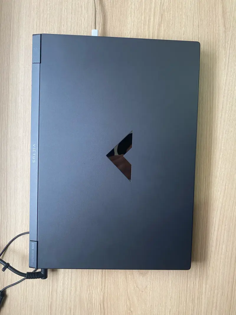 Laptop HP Victus con Intel Core i5 y NVIDIA - 2