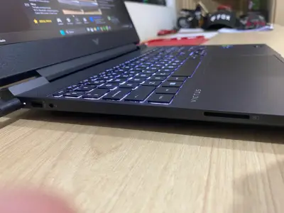 Laptop HP Victus con Intel Core i5 y NVIDIA - miniatura 4