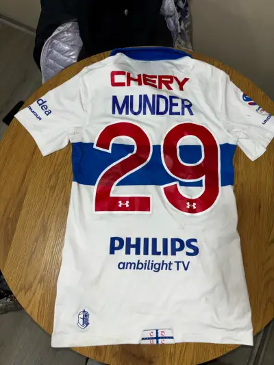 Camiseta Firmada Universidad Católica 2022 - miniatura 2