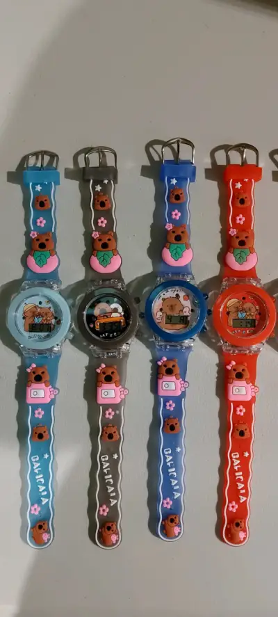 Relojes digitales infantiles la Bubu y capibara. - miniatura 1