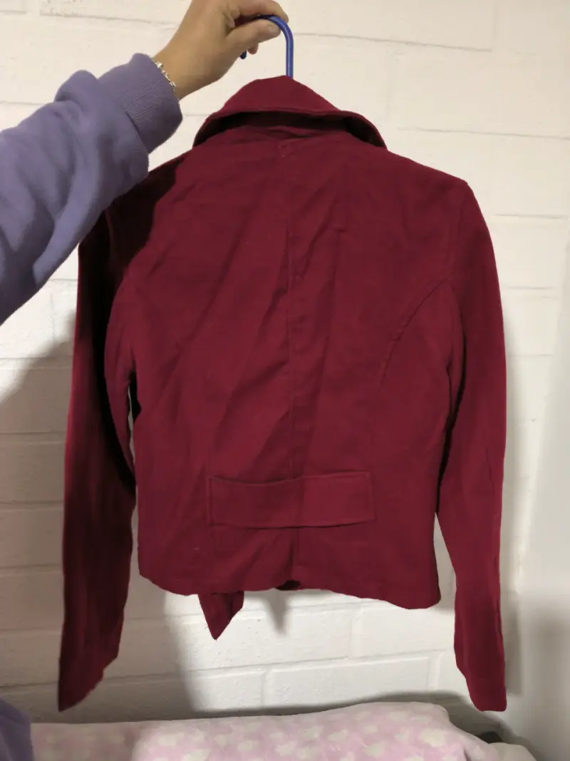 Chaqueta roja de mujer Rue21 con botones - 2