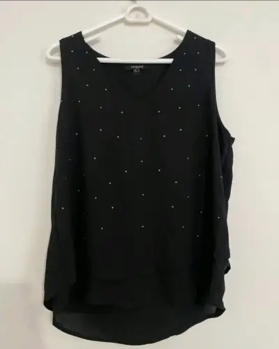 Blusa negra sin mangas con detalles brillantes - miniatura 1