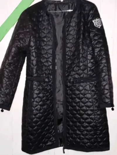 Abrigo largo acolchado negro para mujer - miniatura 1