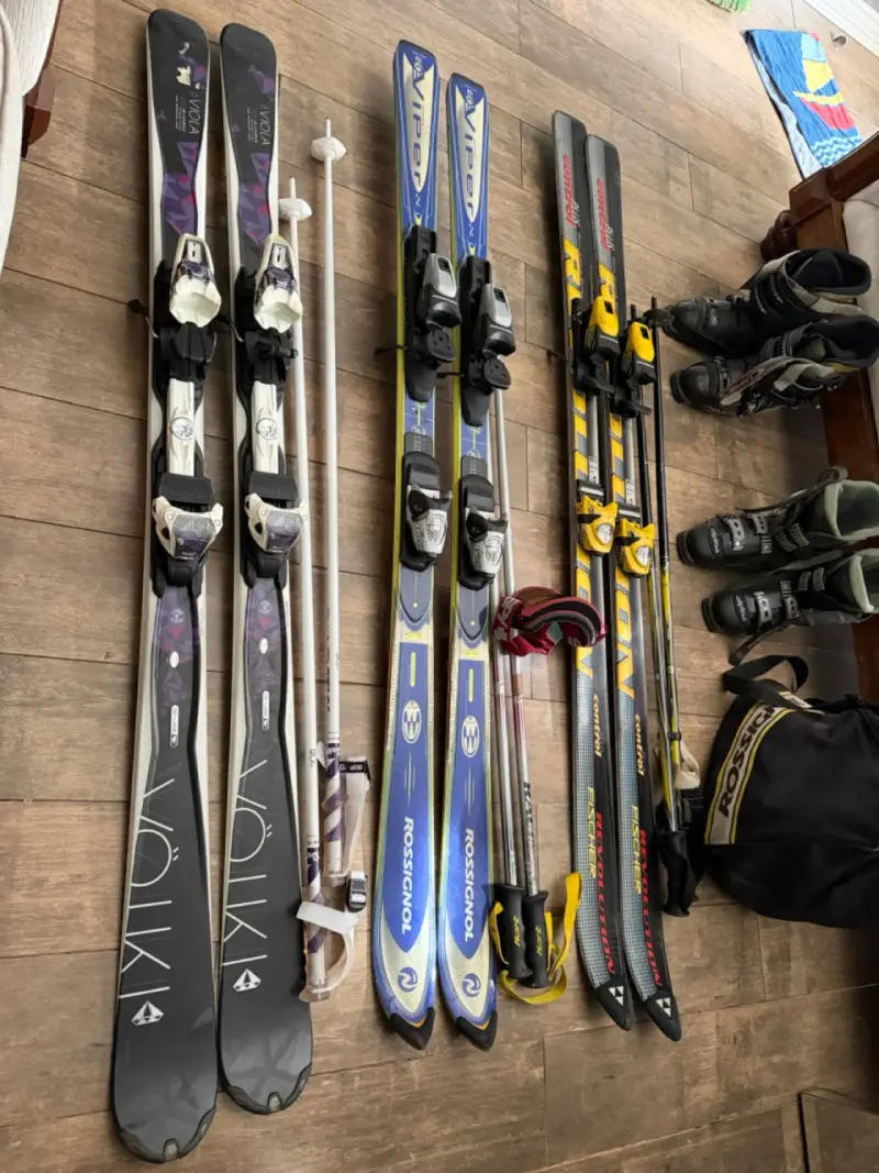 Lote de Ski Fischer y Rossignol con botas y baston - 2