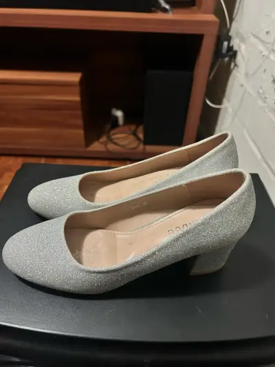 Zapatos de Tacón Plateados con Brillo para Mujer - miniatura 2