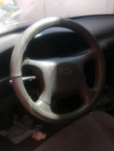 Auto Hyundai usado en buen estado - miniatura 4