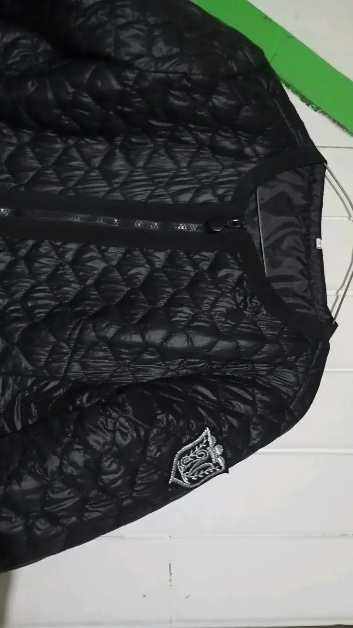 Abrigo largo acolchado negro para mujer - 5