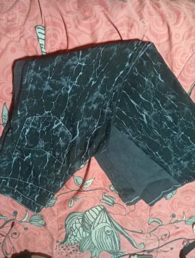 Pantalones de mezclilla con diseño marmoleado - miniatura 1