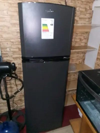Refrigerador mabe negro con eficiencia energét - miniatura 1