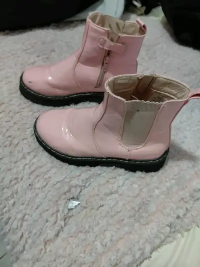 Botas rosadas para niña con cierre lateral - miniatura 2