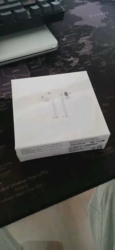 Audífonos inalámbricos Apple AirPods con estuche - miniatura 1