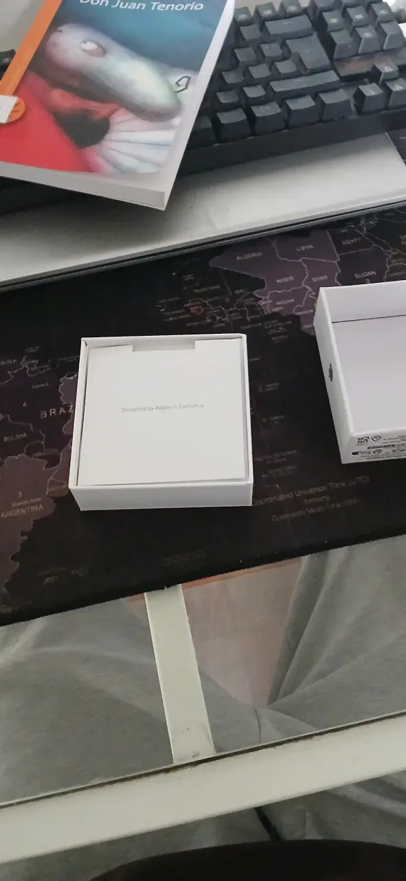 Audífonos inalámbricos Apple AirPods con estuche - 2