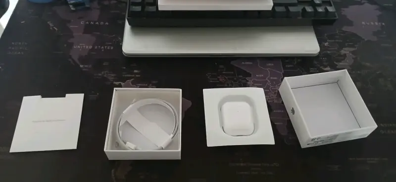 Audífonos inalámbricos Apple AirPods con estuche - 3