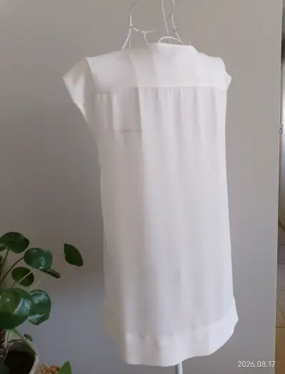 Blusa Crudo con detalles de tachas - miniatura 2